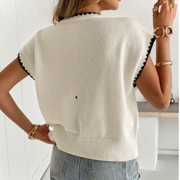 Classic Scoop Neck Knit Short Sleeve Loose Fit Top - Picture 2 of 6
